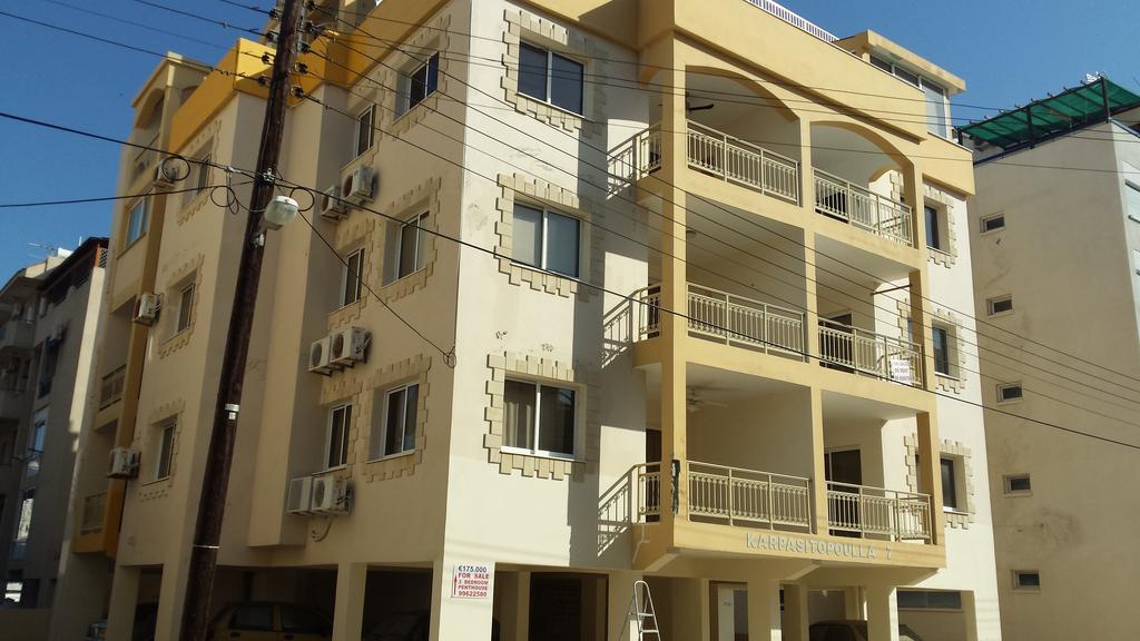 Panikos Beach Apartment I Ларнака Екстер'єр фото