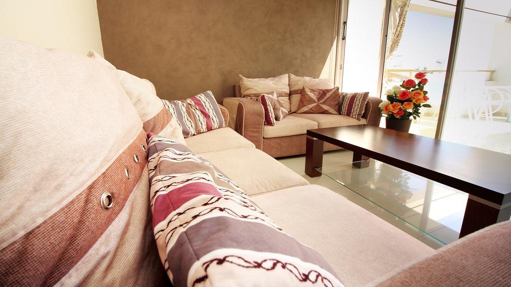 Panikos Beach Apartment I Ларнака Екстер'єр фото