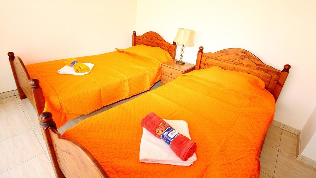 Panikos Beach Apartment I Ларнака Екстер'єр фото