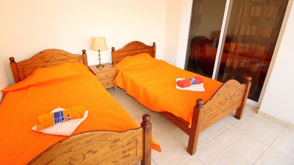 Panikos Beach Apartment I Ларнака Екстер'єр фото