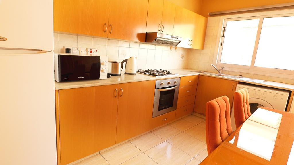 Panikos Beach Apartment I Ларнака Екстер'єр фото