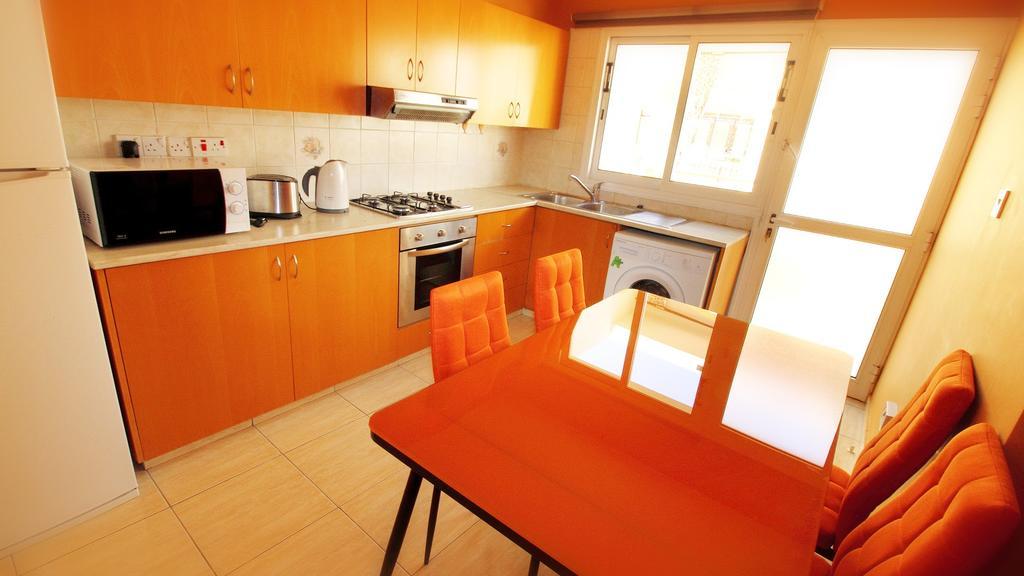 Panikos Beach Apartment I Ларнака Екстер'єр фото