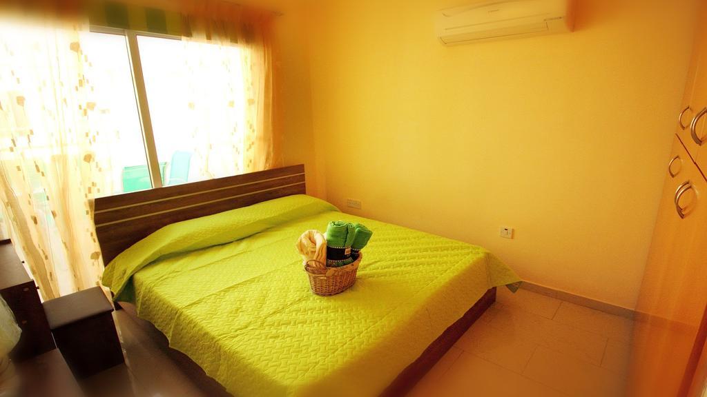 Panikos Beach Apartment I Ларнака Екстер'єр фото