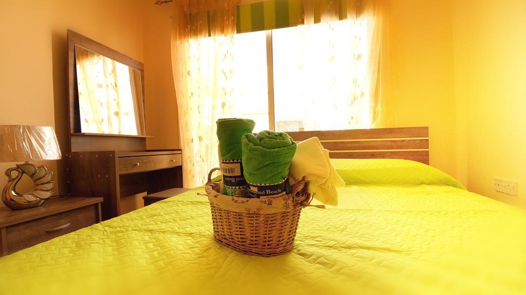 Panikos Beach Apartment I Ларнака Екстер'єр фото