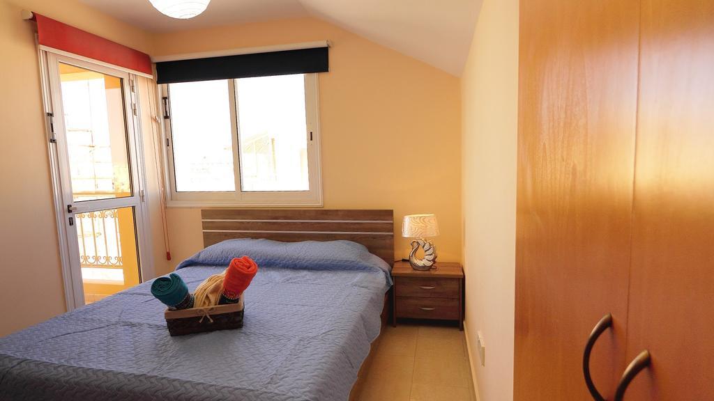 Panikos Beach Apartment I Ларнака Екстер'єр фото
