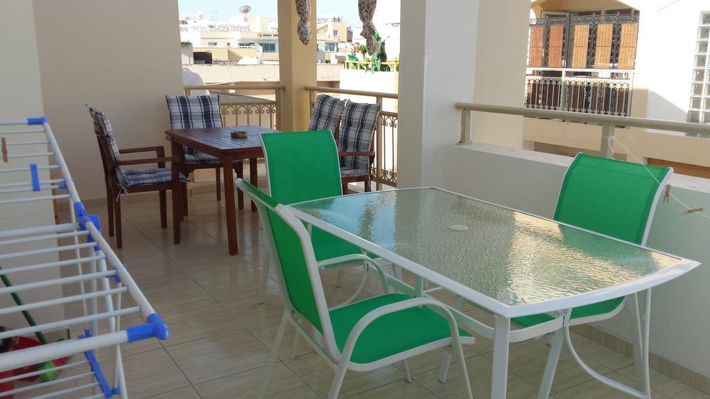 Panikos Beach Apartment I Ларнака Екстер'єр фото