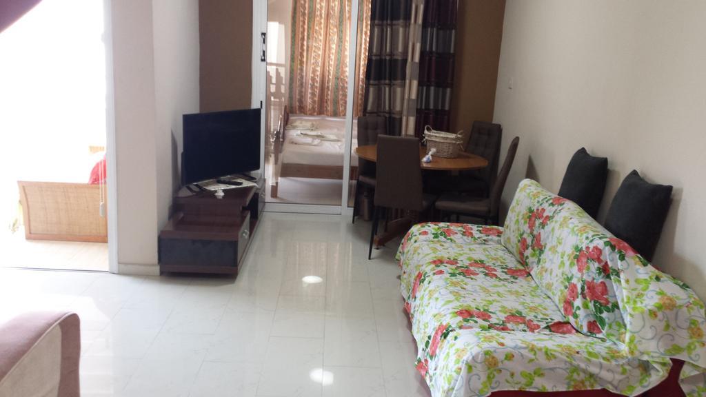 Panikos Beach Apartment I Ларнака Екстер'єр фото